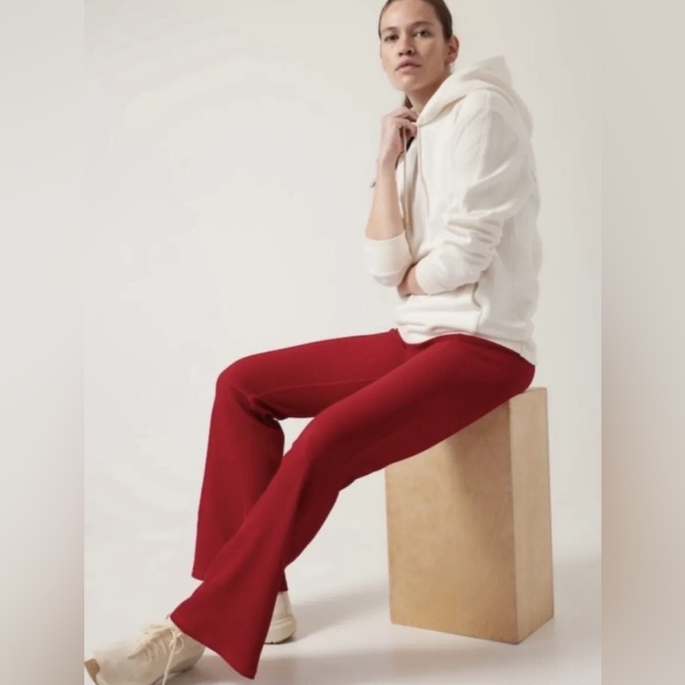 NWT Athleta Salutation Stash Thick Ribbed Flare Leggings Pants in Candy Red, M